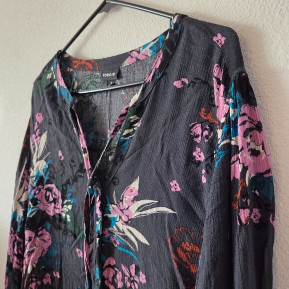 Torrid Womens US Size 4X Floral Print Gray Button-Front Blouse Rayon Long Sleeve - Picture 3 of 10